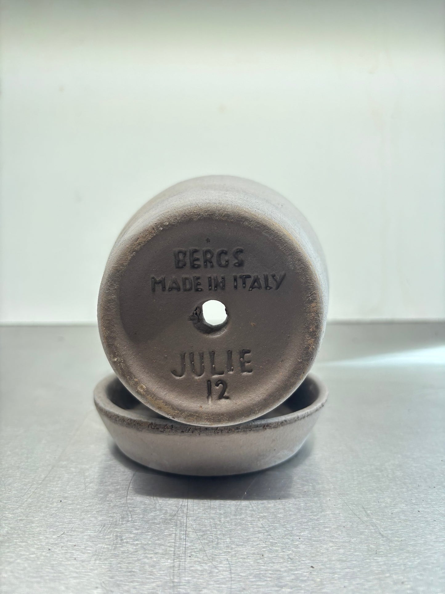 Bottom of Bergs Clay pots, 11.5x12.5 cm stamped 'Made in Italy' with drainage hole, highlighting premium craftsmanship and functionality.