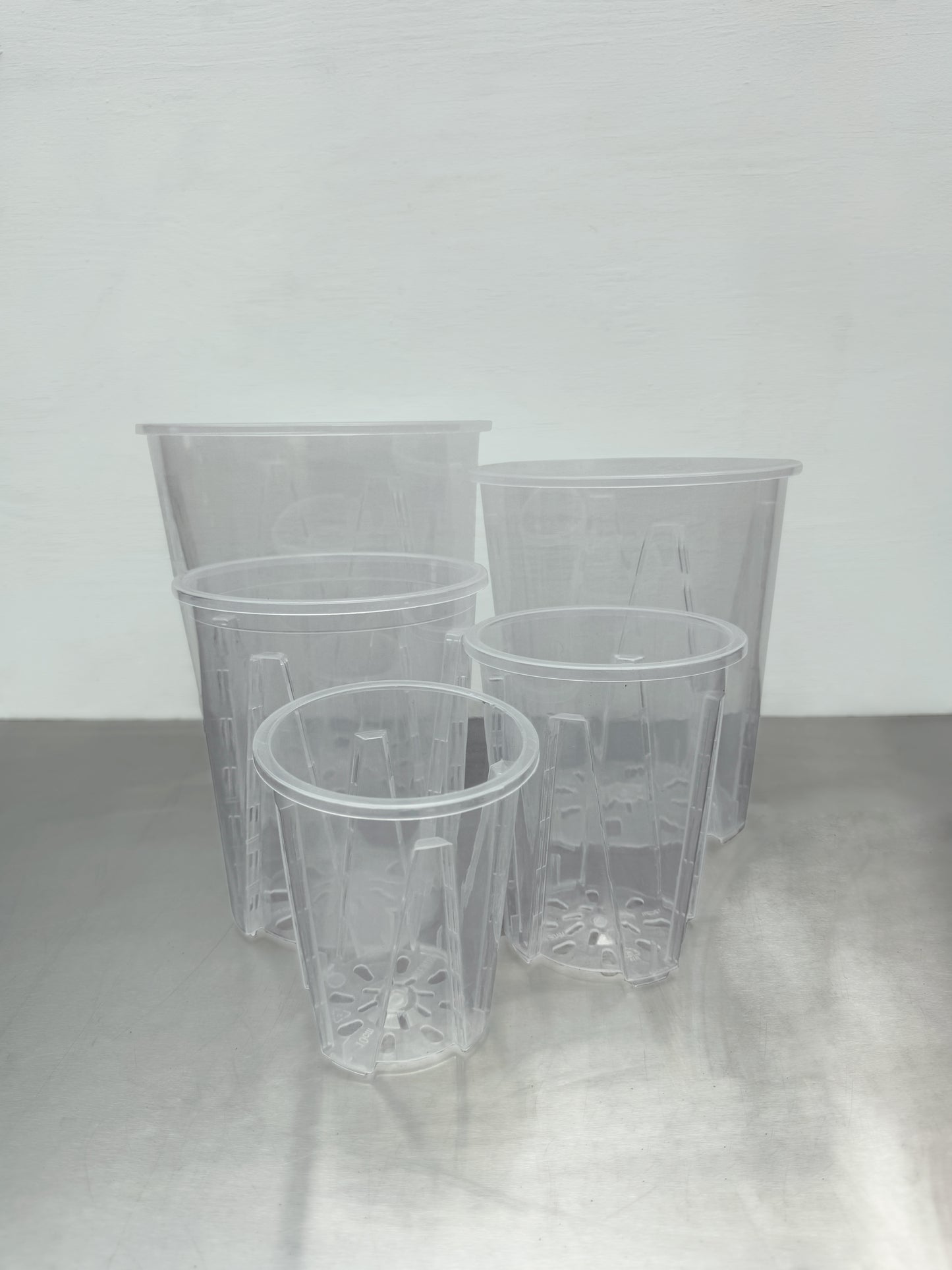 Transparent round planter